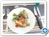 Tartelette au cabecou, pruneaux et lardons