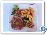 Jambon Grillé, Sauce aux Poivre, Frites et Légumes de Saison 
