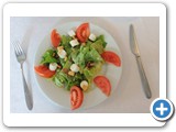 Salade aux bouchons de chevre frais et aux noix